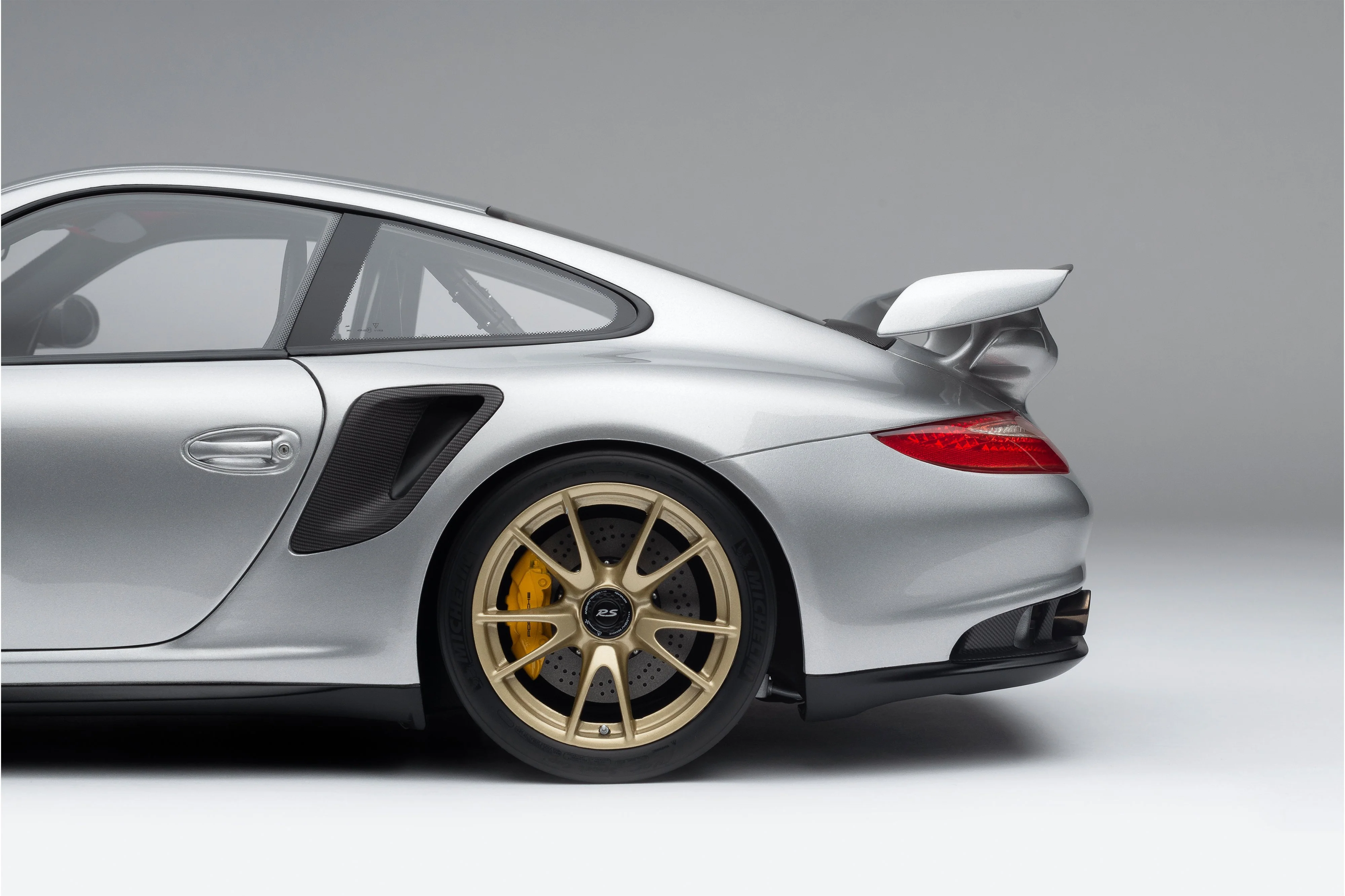 Porsche 911 GT2 RS (2010) - Image 14