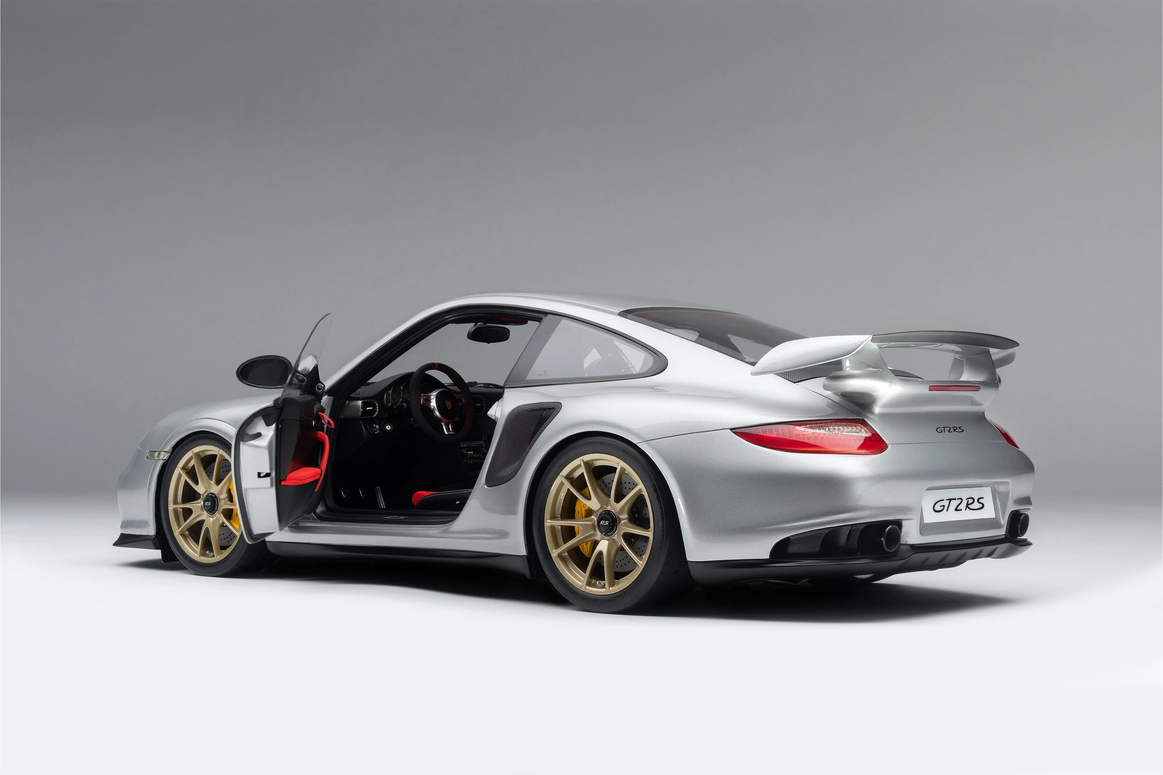Porsche 911 GT2 RS (2010) - Image 8
