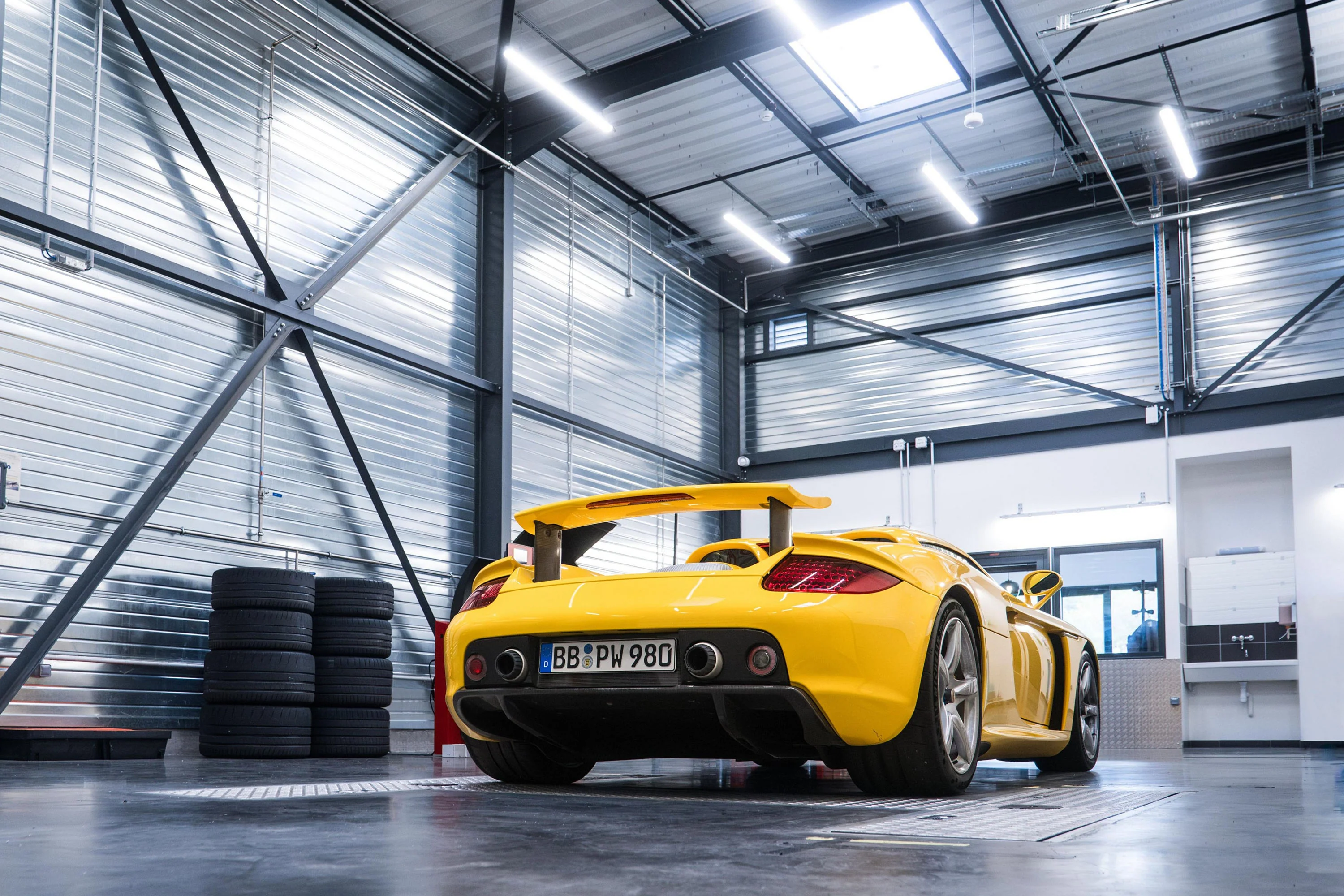 Porsche Carrera GT (2003) - Image 8