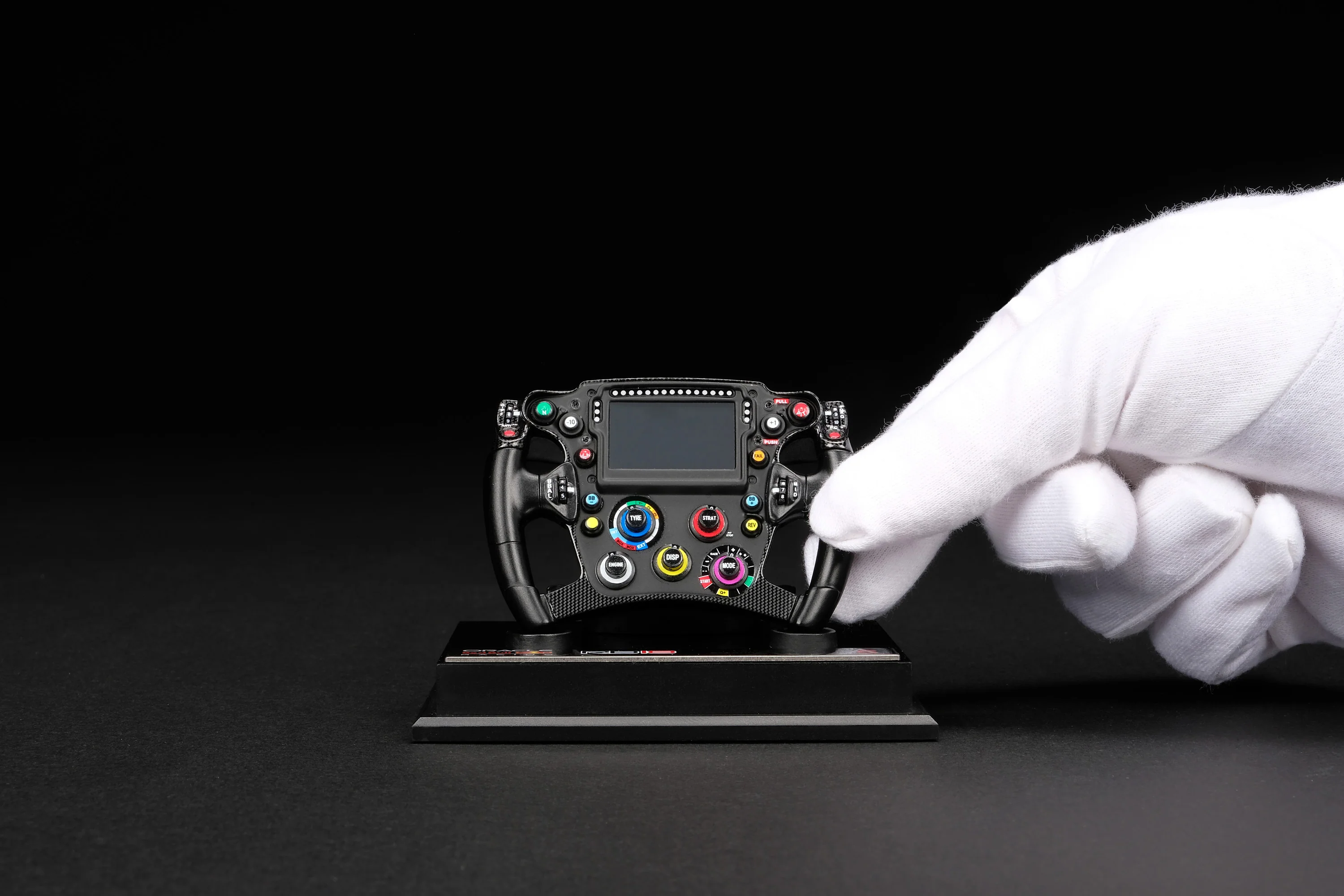 Oracle Red Bull Racing RB18 (2022) Steering Wheel - Image 3