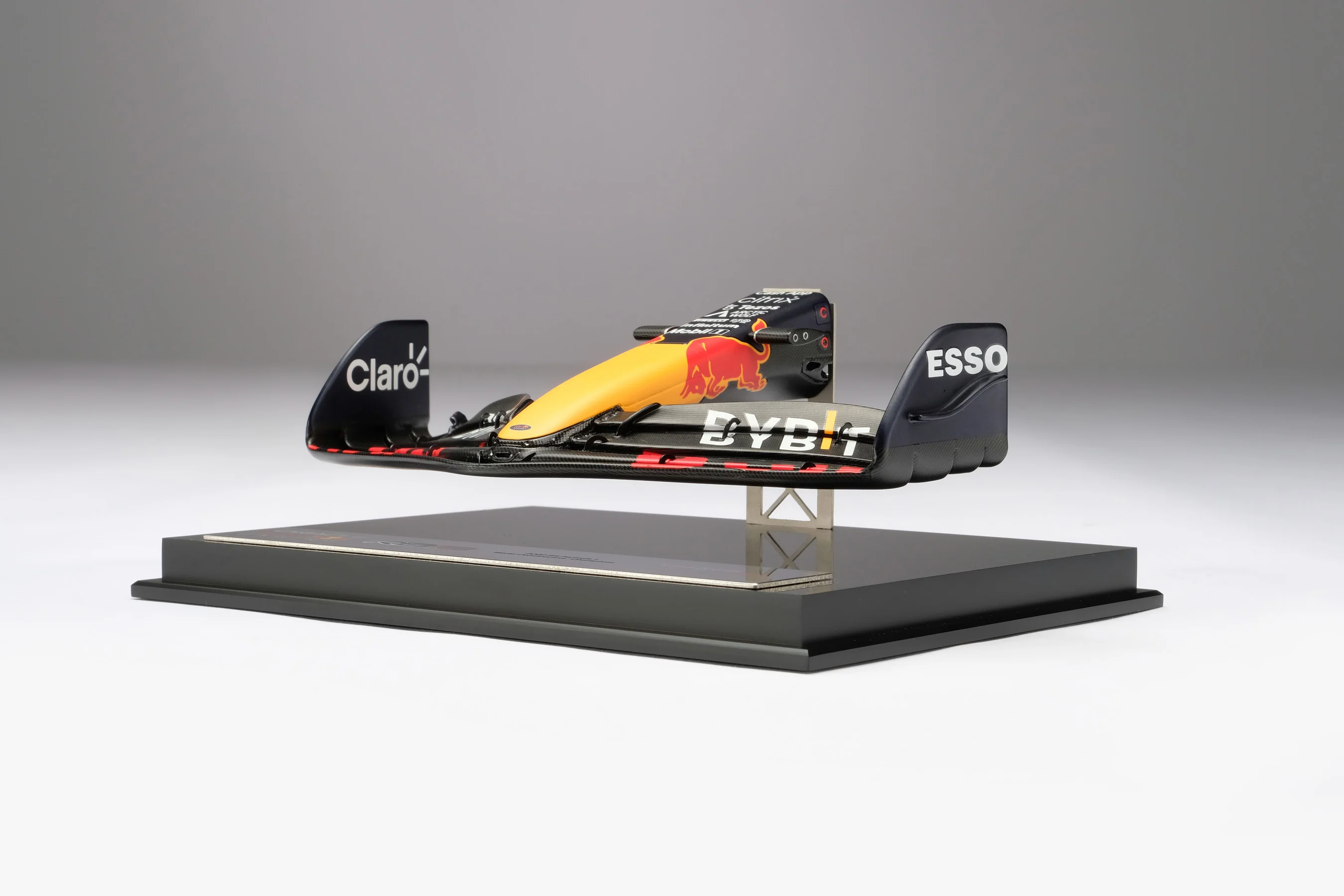 Oracle Red Bull Racing RB18 Nosecone - Image 10