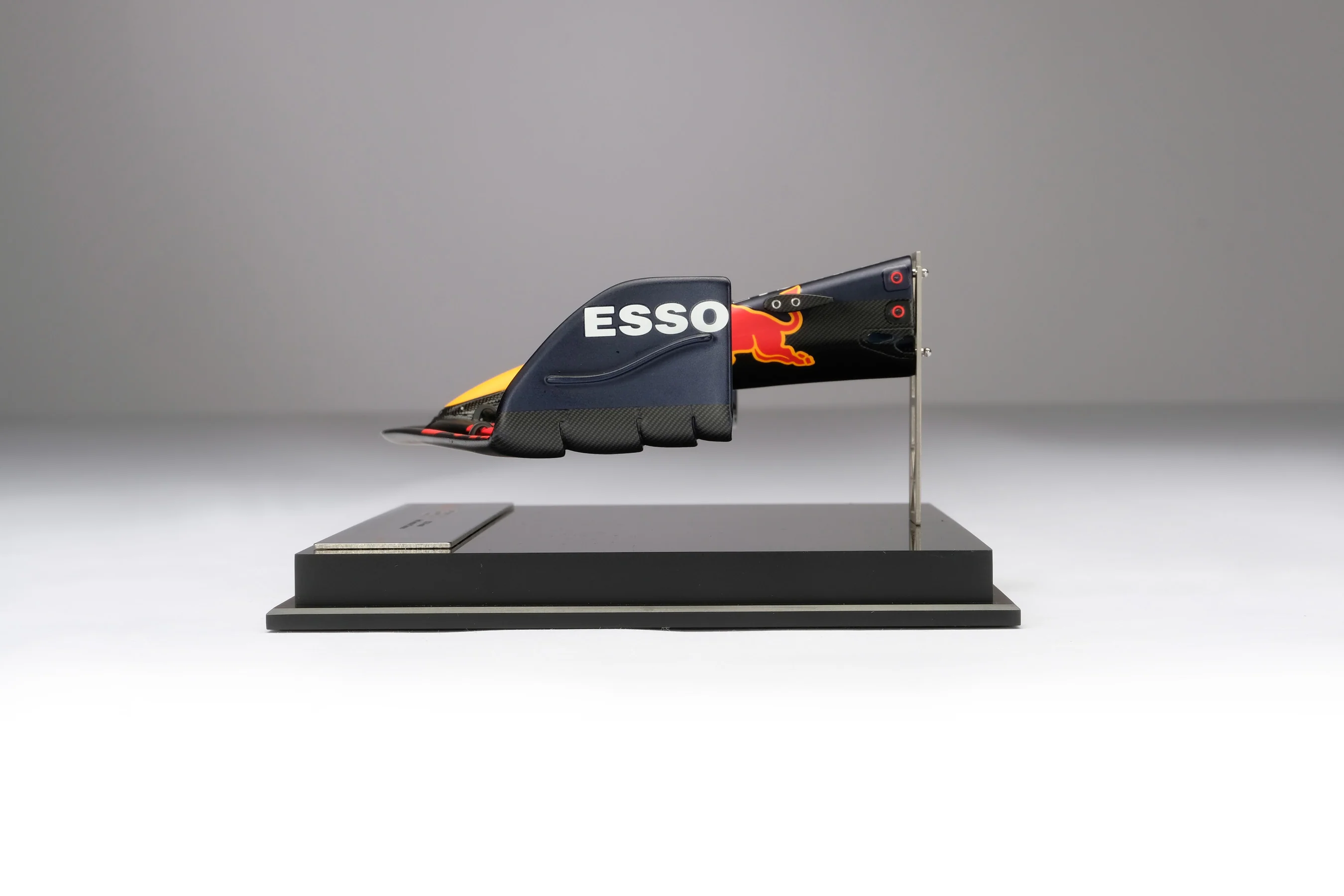 Oracle Red Bull Racing RB18 Nosecone - Image 11