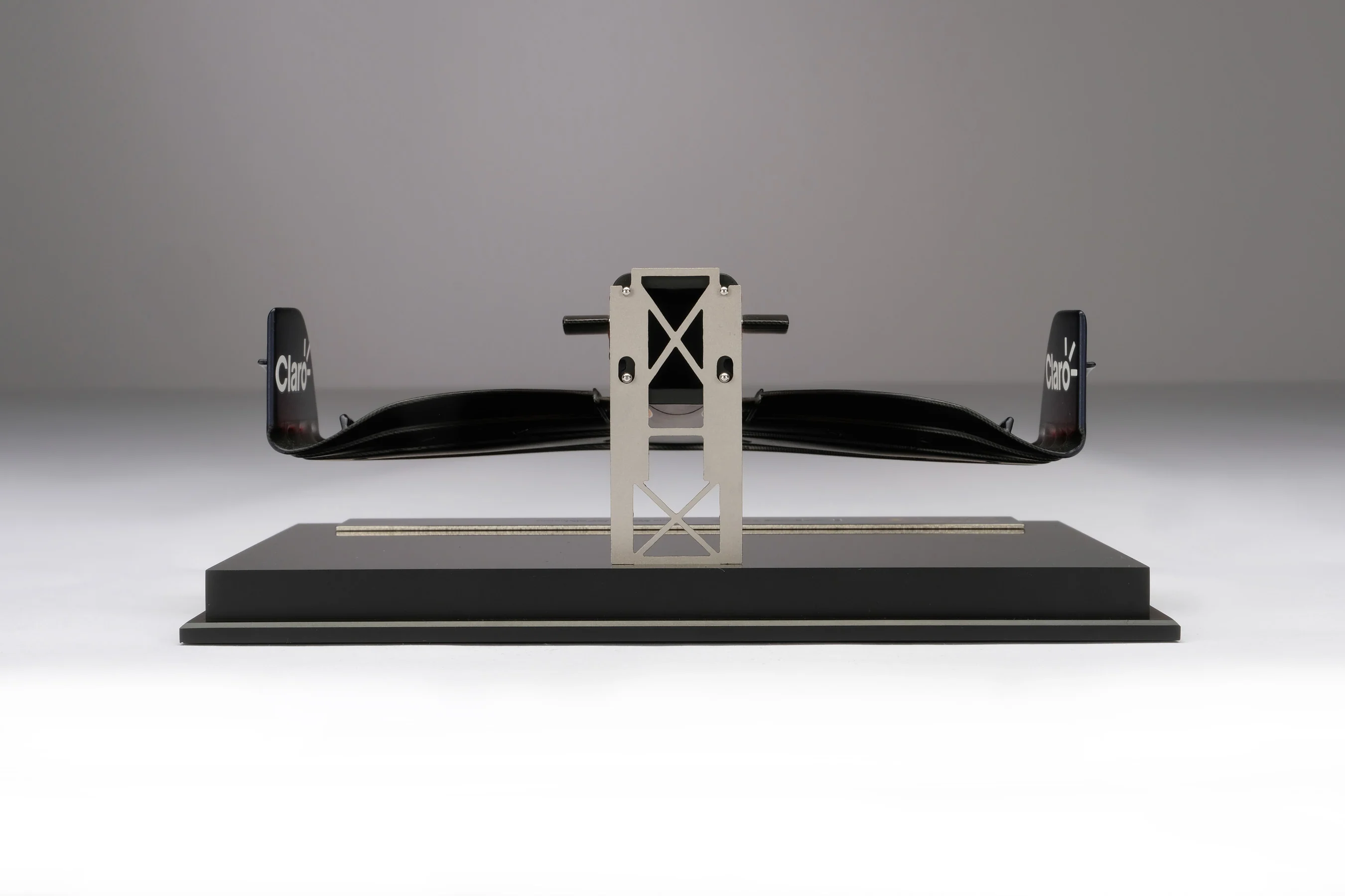 Oracle Red Bull Racing RB18 Nosecone - Image 13