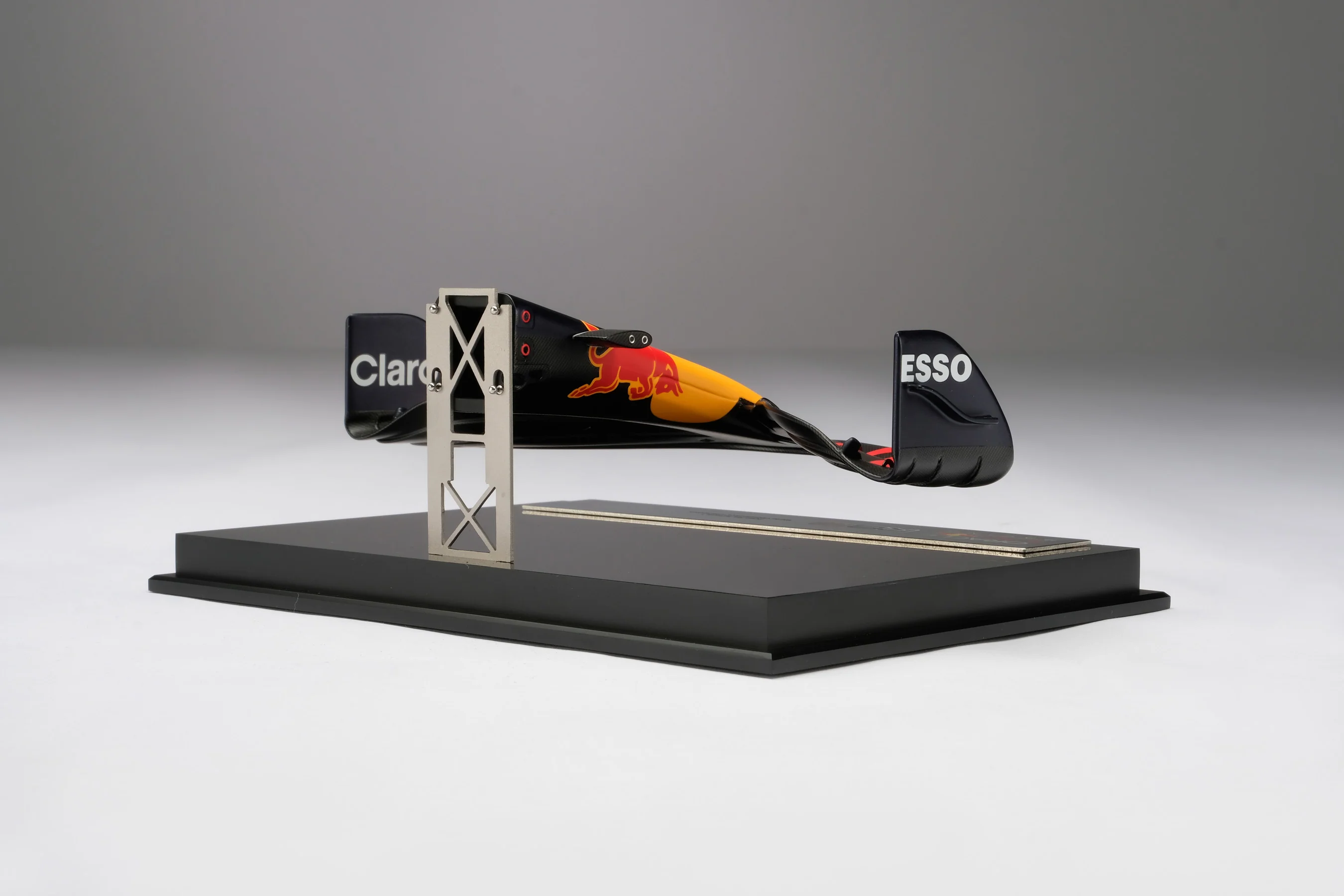 Oracle Red Bull Racing RB18 Nosecone - Image 14