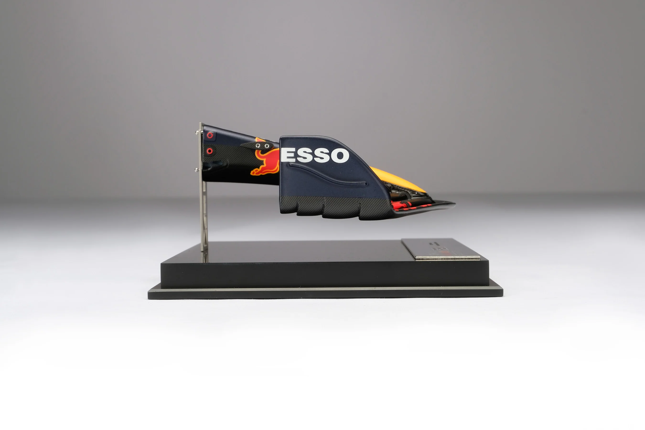 Oracle Red Bull Racing RB18 Nosecone - Image 15