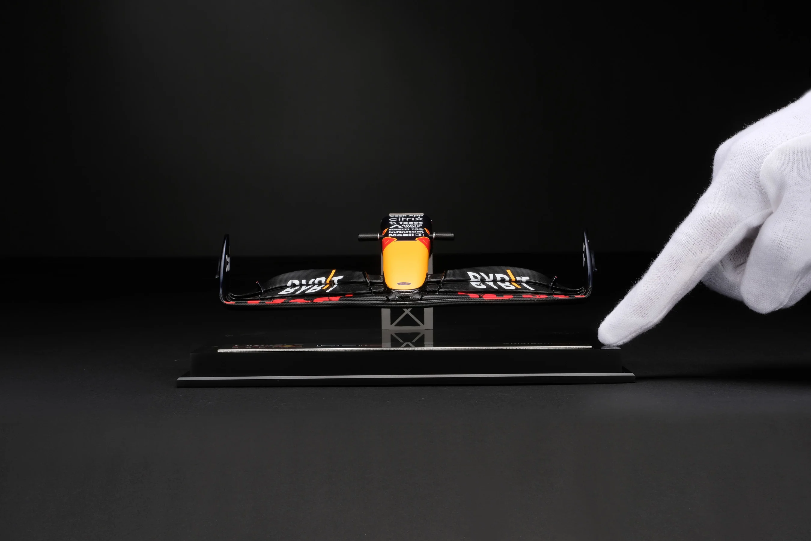 Oracle Red Bull Racing RB18 Nosecone - Image 3
