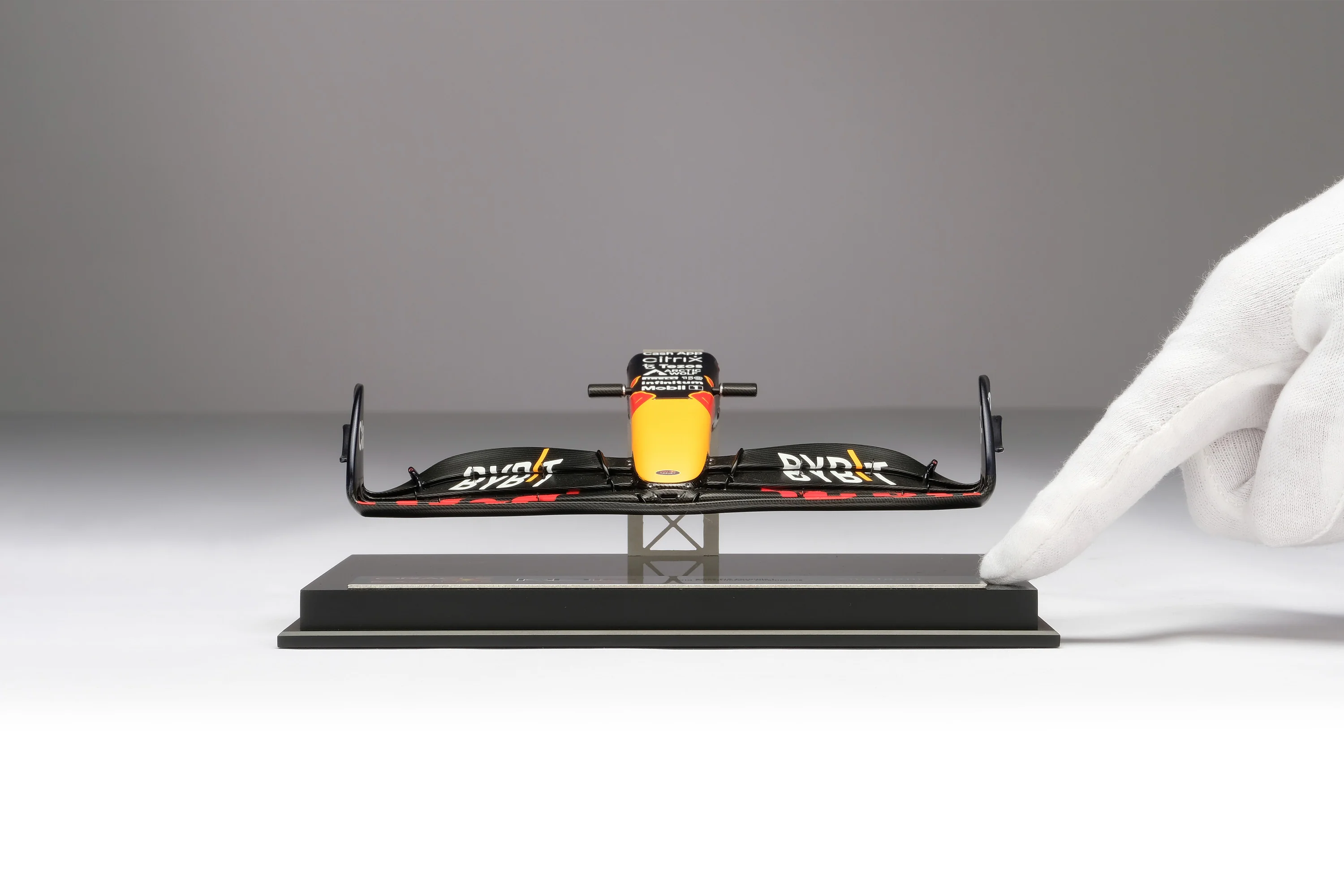 Oracle Red Bull Racing RB18 Nosecone - Image 4