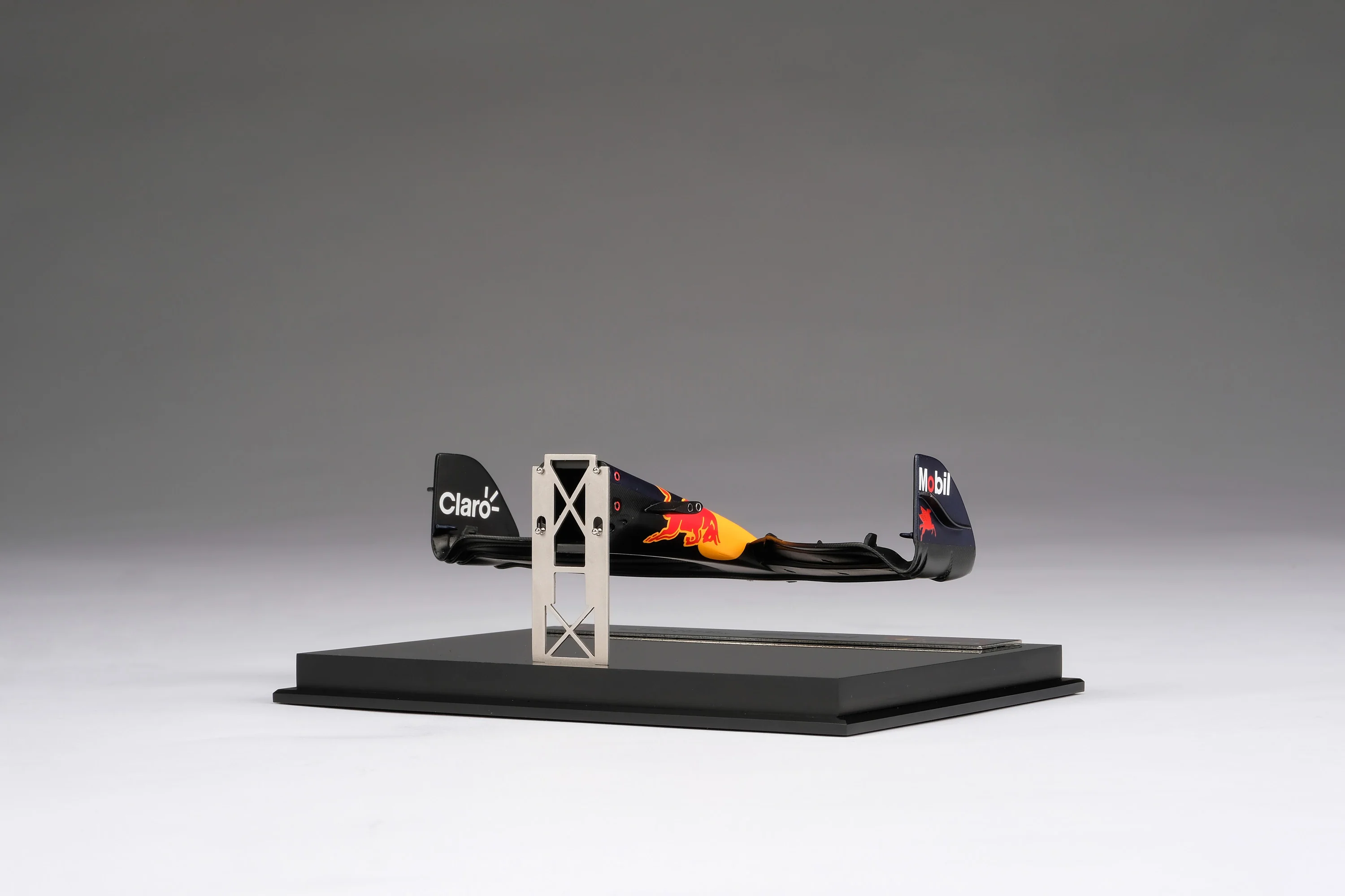 Oracle Red Bull Racing RB19 Nosecone (2023) - Image 9