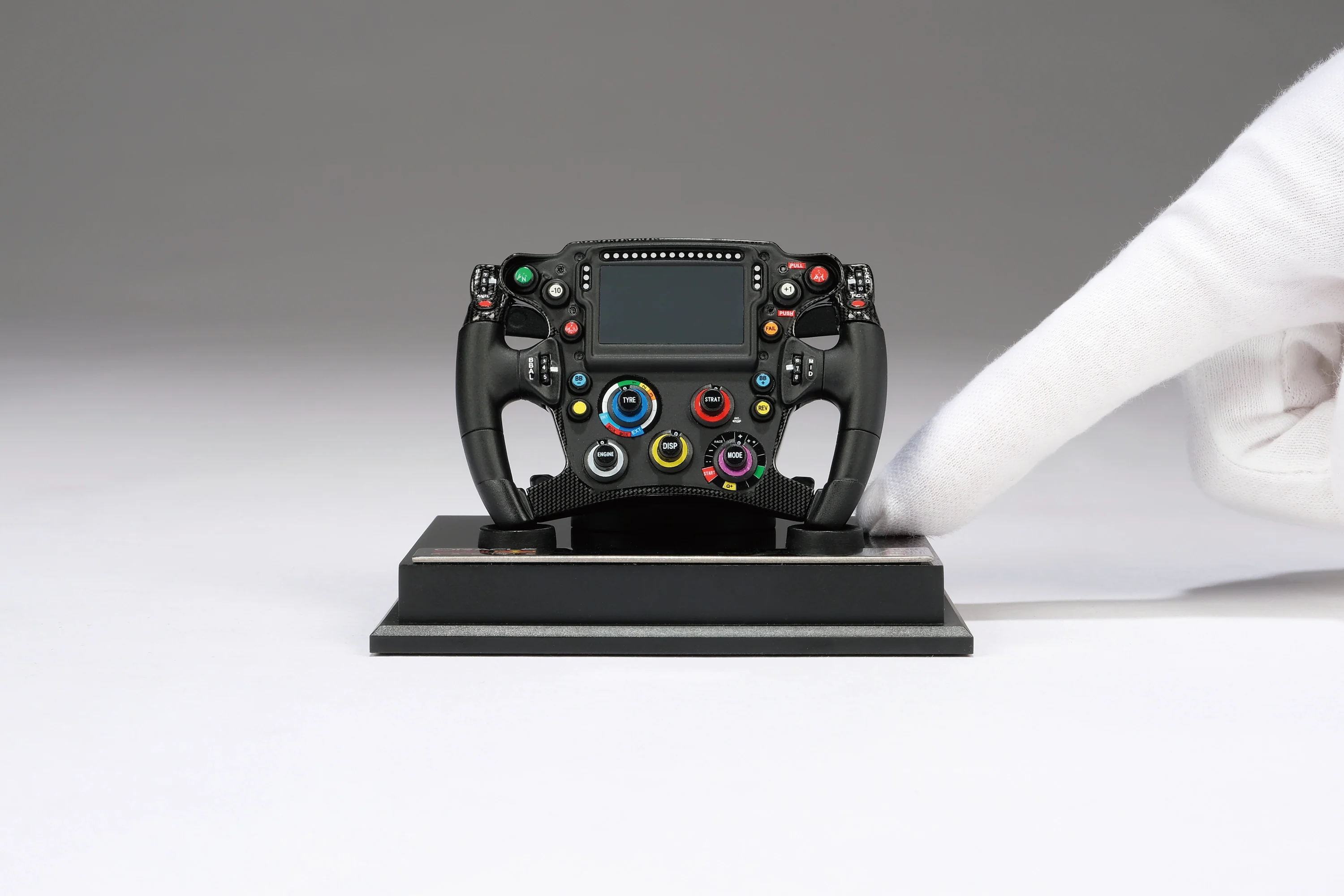Oracle Red Bull Racing RB19 (2023) Steering Wheel - Image 4